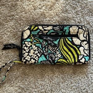 VERA BRADLEY CLUTCH WALLET